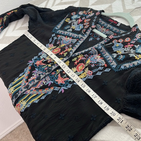 Johnny Was NWOT Croydon Black Embroidered Tunic size Medium - Picture 11 of 12
